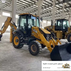 رافعة جي سي بي تاجير رافعة جي سي بي JCB داخل موقع معدات ثقيلة